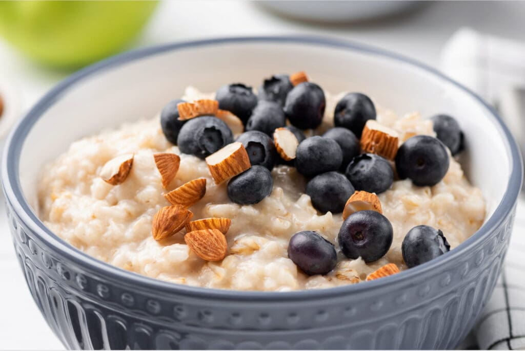 Oatmeal a great breakfast choice tips on macronutrients from Holly Roser Fitness